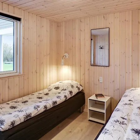 22 Person In Idestrup Boto By