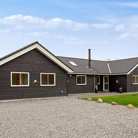 22 Person In Idestrup *