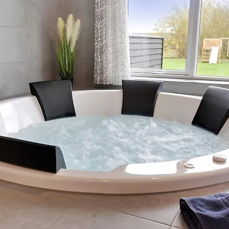 22 Person In Idestrup * Boto By